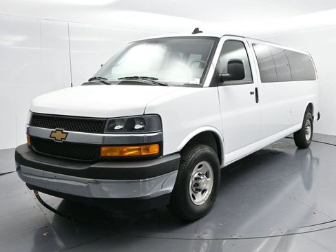 Used 2025 Chevrolet Express 3500 LT w/ LT Preferred Equipment Group image 3