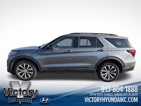 Used 2025 Ford Explorer ST-Line AWD/4WD image 2