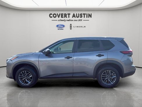 Used 2024 Nissan Rogue S FWD image 2