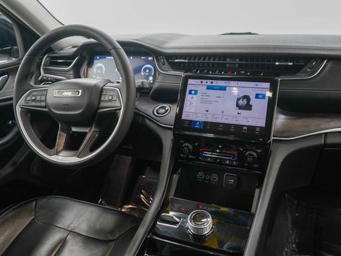 Used 2023 Jeep Grand Cherokee Limited w/ Black Appearance Package image 14