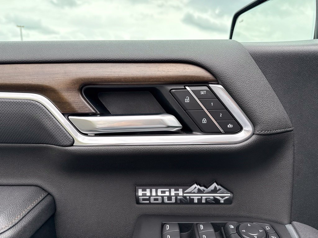 Used 2026 Chevrolet Silverado 1500 High Country w/ Midnight Edition AWD/4WD image 30