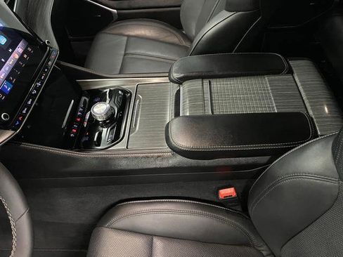 Used 2023 Jeep Wagoneer L Series III w/ Preferred Equipment Group image 21