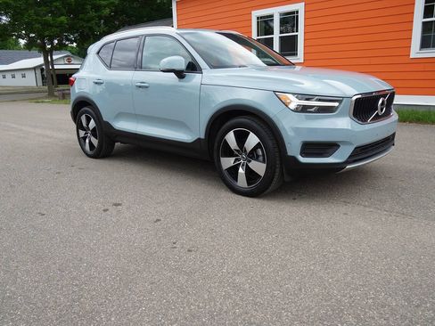 Used 2019 Volvo XC40 T5 Momentum AWD/4WD image 2
