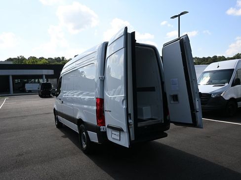 Used 2024 Mercedes-Benz Sprinter 2500 image 26