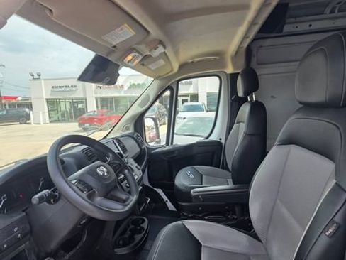 Used 2024 RAM ProMaster 2500 w/ Convenience Group FWD image 12
