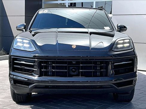 Used 2025 Porsche Cayenne E-Hybrid Coupe AWD/4WD image 2