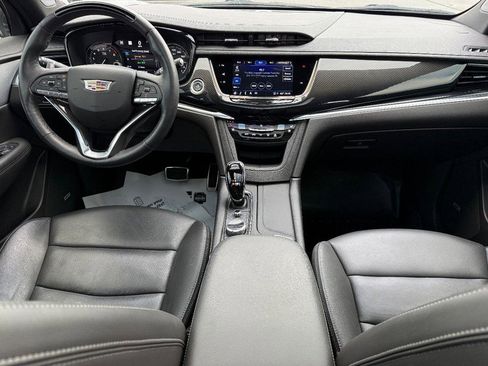 Used 2023 Cadillac XT6 Sport w/ Technology Package image 12