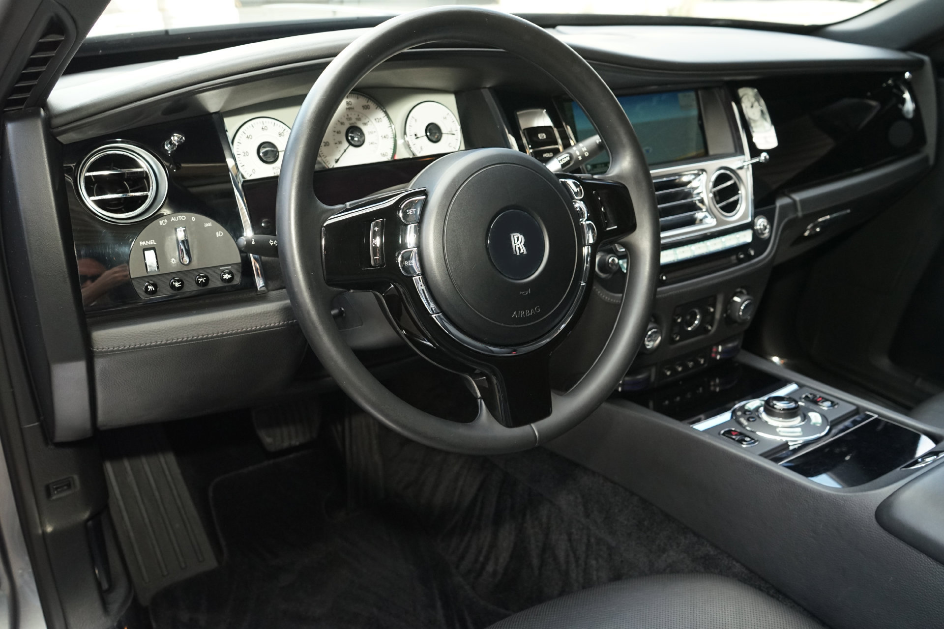 Used 2011 Rolls-Royce Ghost RWD image 2