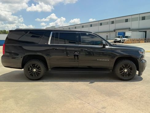 Used 2020 Chevrolet Suburban LT RWD image 6