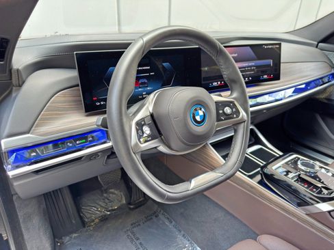 Used 2023 BMW i7 xDrive60 w/ Executive Package 2 AWD/4WD image 14