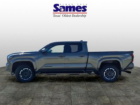 Used 2024 Toyota Tacoma TRD Sport w/ TRD Sport Upgrade Package image 4