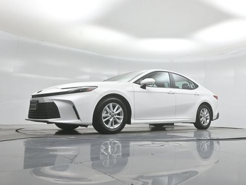 Used 2025 Toyota Camry LE FWD image 39