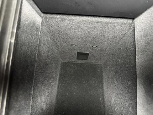 Used 2022 Tesla Model S image 24