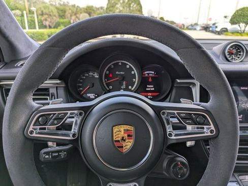 Used 2020 Porsche Macan Turbo image 26
