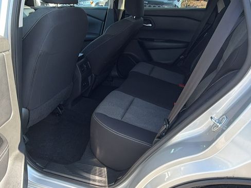Used 2024 Nissan Rogue SV AWD/4WD image 23