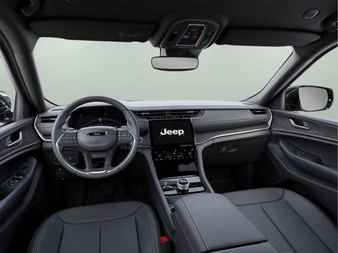 New 2025 Jeep Grand Cherokee Limited image 14