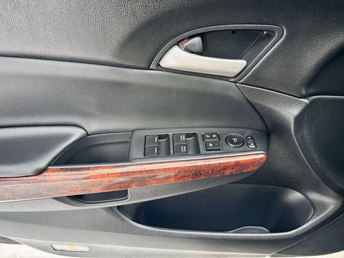 Used 2012 Honda Crosstour EX image 16