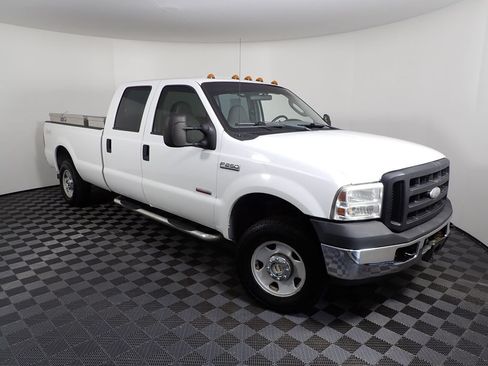 Used 2006 Ford F250 XL AWD/4WD image 6