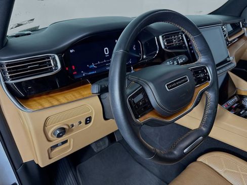 Used 2023 Jeep Grand Wagoneer Series III image 9