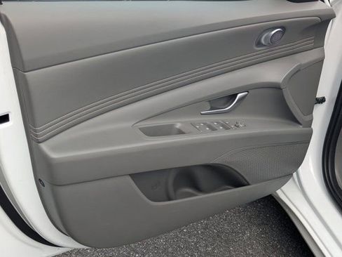 Used 2024 Hyundai Elantra SEL w/ Convenience Package image 10