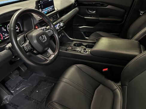 Used 2024 Honda Pilot TrailSport image 11