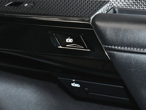 Used 2025 BMW 740i xDrive 740i xDrive image 35