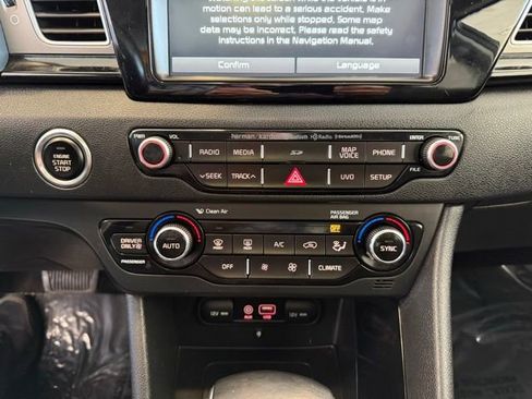 Used 2018 Kia Niro EX w/ EX Premium Package image 15