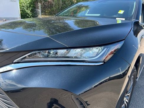 Used 2021 Toyota Venza LE AWD/4WD image 9