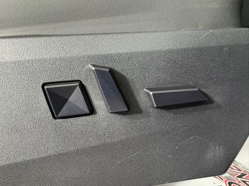 Used 2025 Tesla Cybertruck AWD Crew Cab image 32