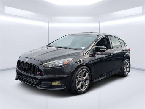 Used 2017 Ford Focus ST image 7