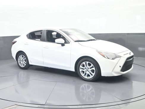 Used 2017 Toyota Yaris iA FWD image 8