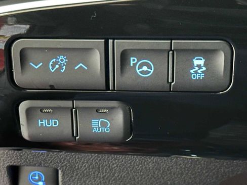 Used 2017 Toyota Prius Prime Advanced image 18