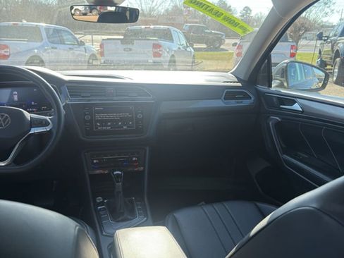 Used 2024 Volkswagen Tiguan SE image 22