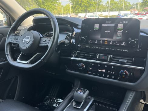 Used 2024 Nissan Pathfinder SL AWD/4WD image 3