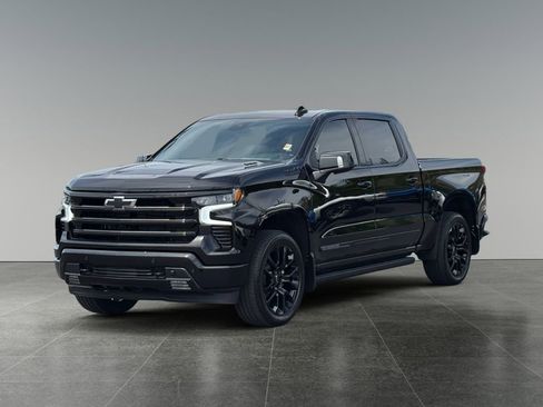 Used 2025 Chevrolet Silverado 1500 High Country w/ Midnight Edition AWD/4WD image 3