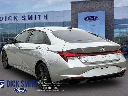 Used 2021 Hyundai Elantra SEL w/ Convenience Package FWD image 4