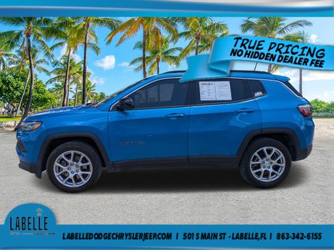 Used 2024 Jeep Compass Latitude AWD/4WD image 6