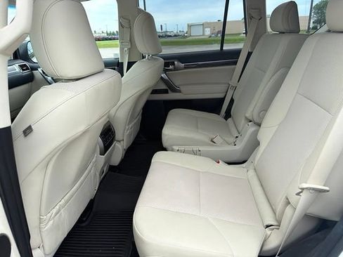 Used 2022 Lexus GX 460 Premium AWD/4WD image 18