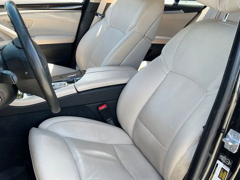 Used 2013 BMW 550i xDrive Sedan AWD/4WD image 26