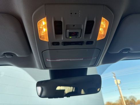 Used 2023 Toyota Highlander XLE image 29