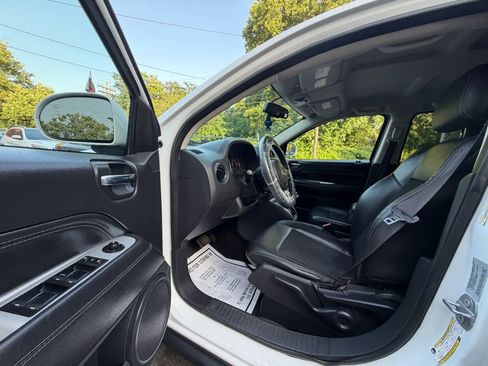 Used 2016 Jeep Compass Latitude AWD/4WD image 18