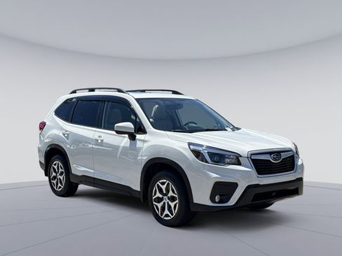 Used 2021 Subaru Forester Premium AWD/4WD image 2
