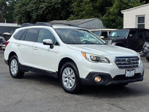 Used 2016 Subaru Outback 2.5i Premium AWD/4WD image 2