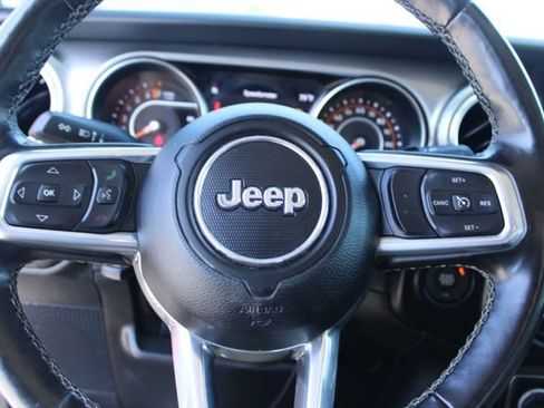 Used 2022 Jeep Wrangler Unlimited Sahara w/ LED Lighting Group AWD/4WD image 17