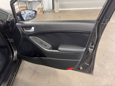 Used 2017 Kia Forte LX image 12