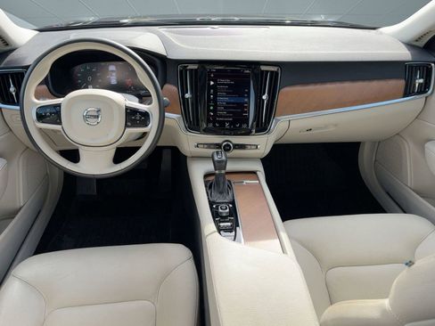 Used 2021 Volvo S90 T6 Momentum image 17