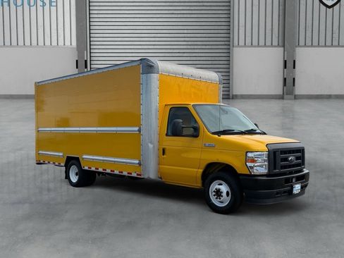 Used 2021 Ford E-350 and Econoline 350 Super Duty RWD image 2