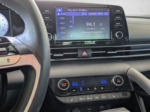Used 2022 Hyundai Elantra SEL w/ Convenience Package FWD image 14