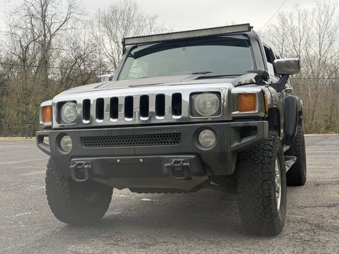 Used 2007 HUMMER H3 image 2
