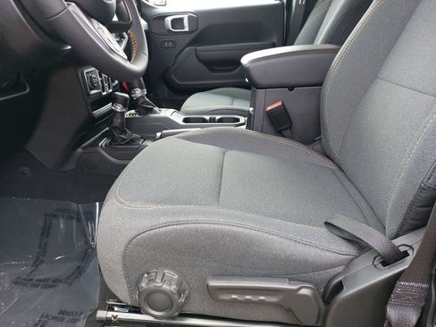 Used 2024 Jeep Wrangler Sport S image 28